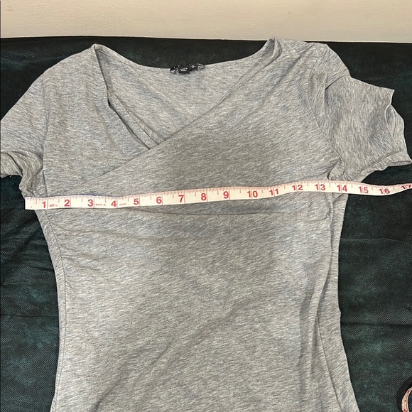 🔥Theory Gray Fitted Wrap T-Shirt🔥 - Picture 3 of 6